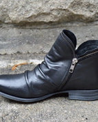 Black / 35